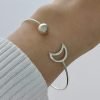Pulsera esclava luna con bolita mano