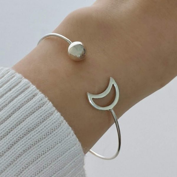 Pulsera esclava luna con bolita mano