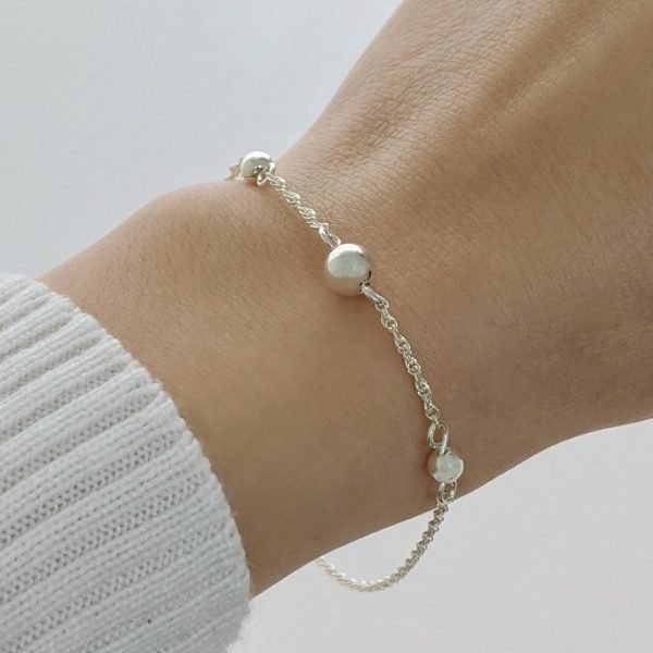 Pulsera tourbillon con bolitas mano