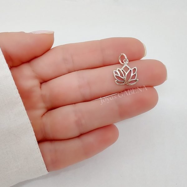 di- 62 dije flor de loto plata
