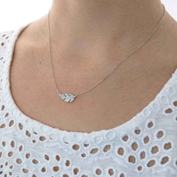 Collar pluma micropave cuello