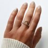 Anillo libra mano