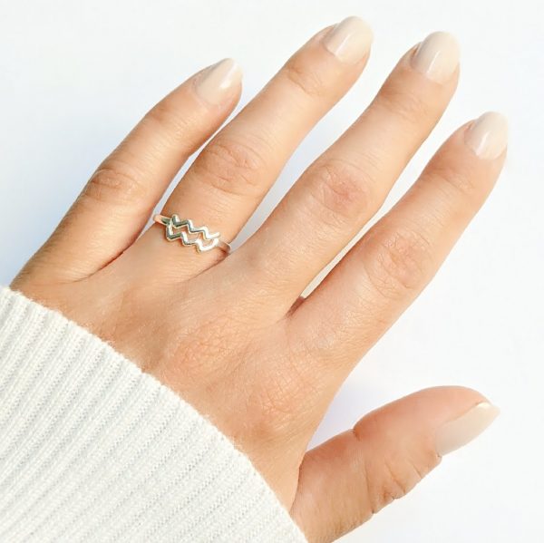 anillo acuario mano
