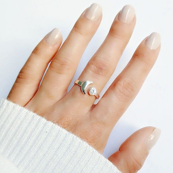 Anillo luna y cubic rosa mano
