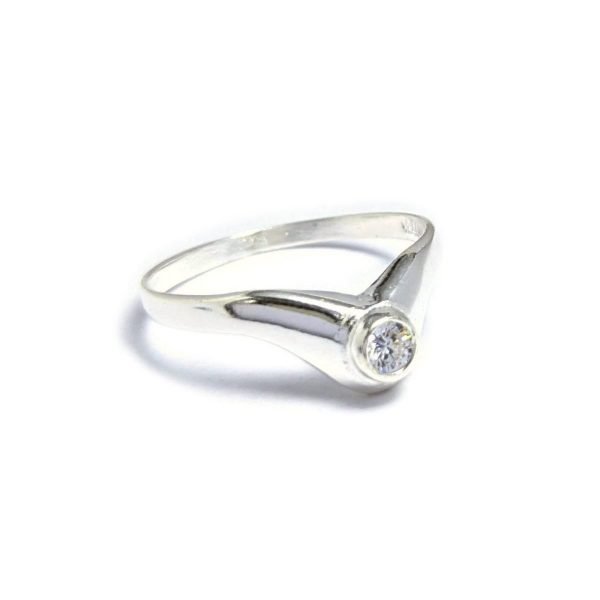 Anillo de Plata en V con Cristal Cubic