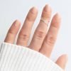 Anillo midi cruzado falange