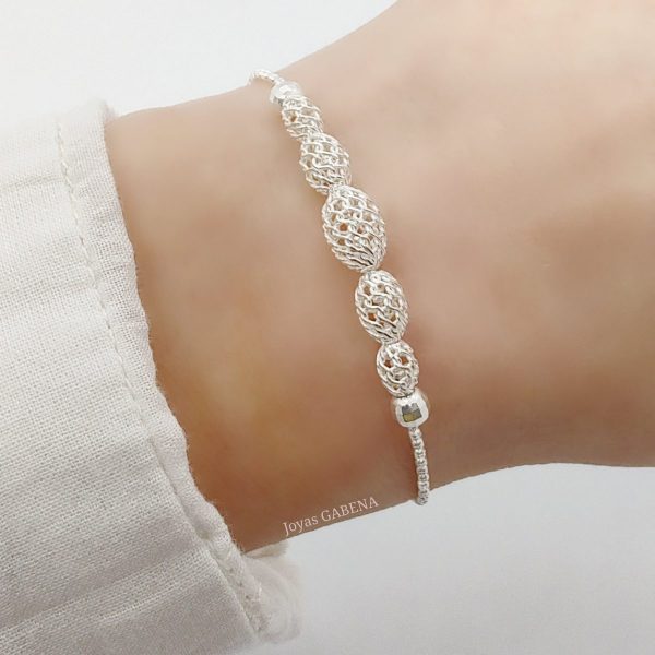 Pulsera cinco bolitas tramadas