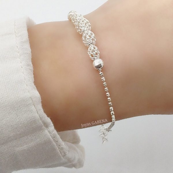 Pulsera cinco bolitas tramadas