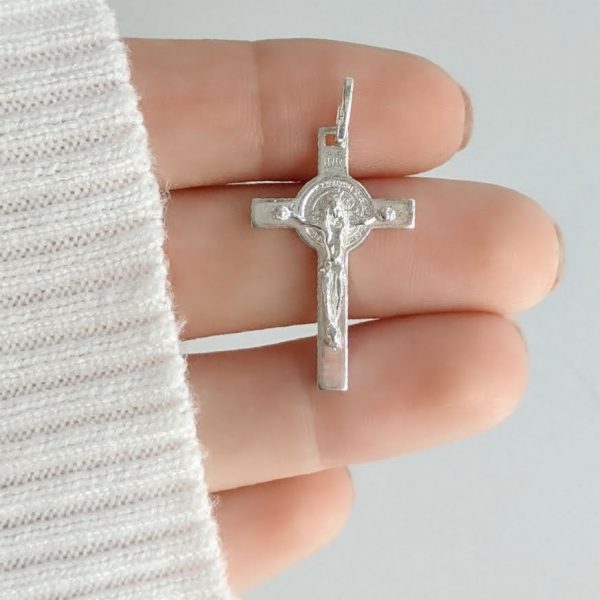 Dije Crucifijo con San Benito Plata 925