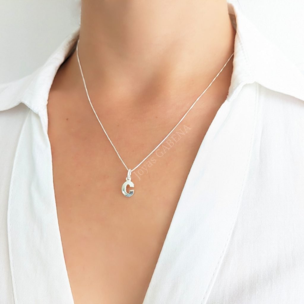Collar De Tenis Con Dije De Letra Burbuja - Bañado En Plata Con CZ, Cadena De 24 Pulgadas