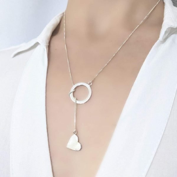 Collar corbatero corazon con circulo