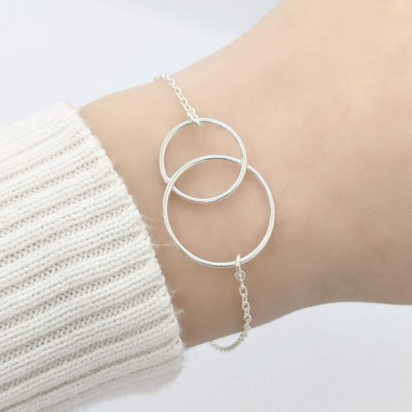 Pulsera círculos enlazados