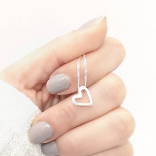 Collar corazón calado pasante