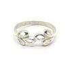 Anillo hojas caladas