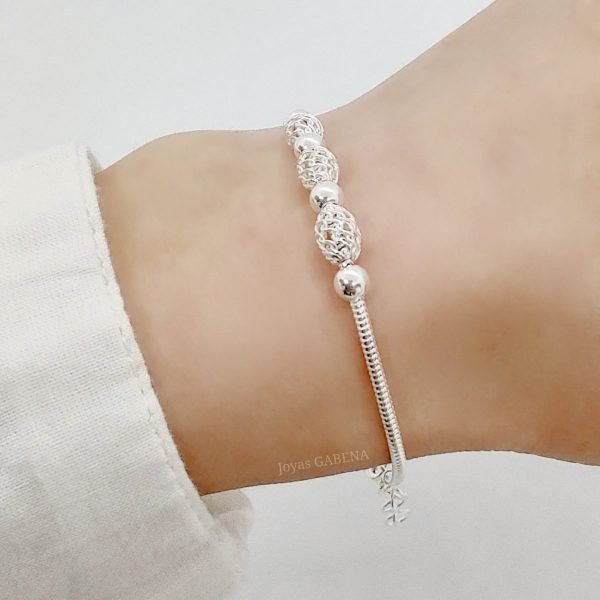 Pulsera bolitas y óvalos tramados