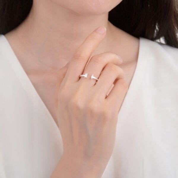 Anillo Ajustable Cristales Ovalo y Barra Plata 925
