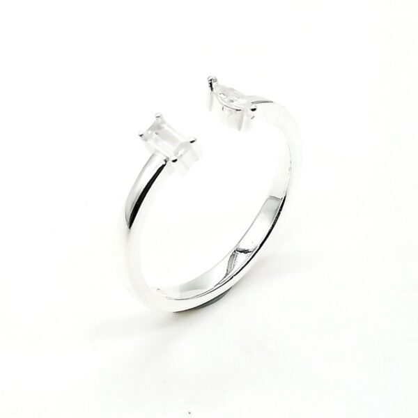 Anillo Ajustable Cristales Ovalo y Barra Plata 925