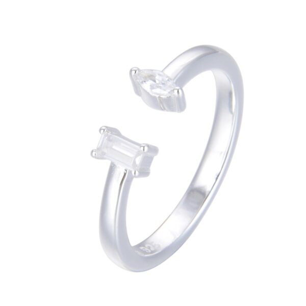 Anillo Ajustable Cristales Ovalo y Barra Plata 925
