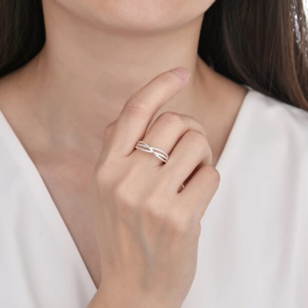 Anillo Ajustable Lineas Cruzadas Plata 925