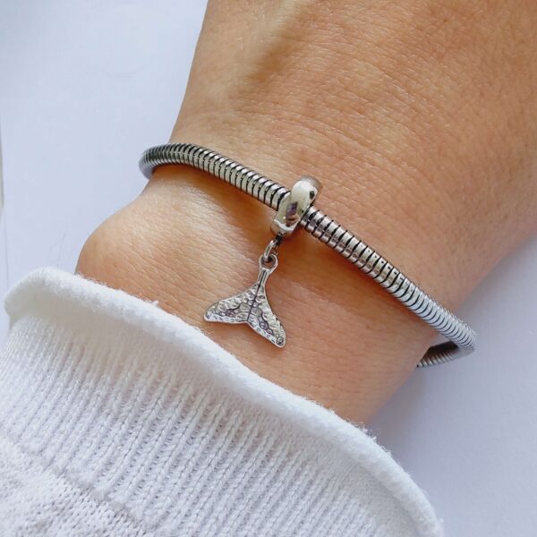 Dije Charm Cola de Ballena Acero Quirúrgico Plateado