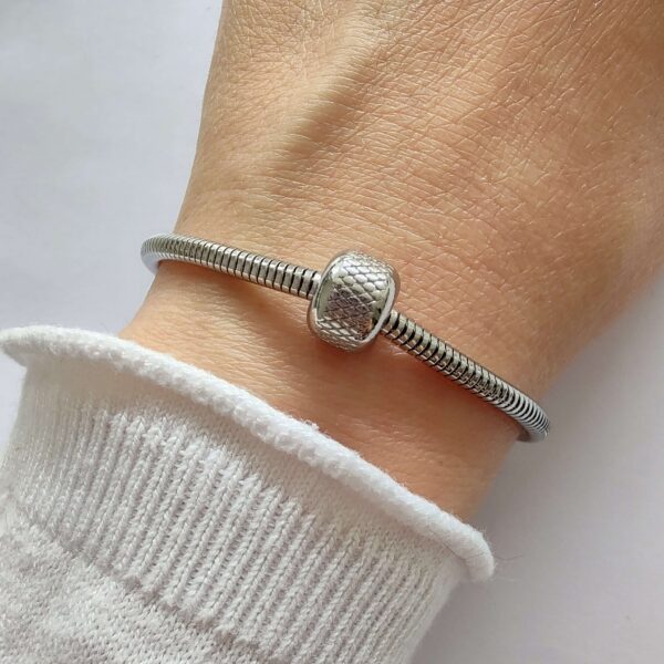 Dije Charm Dona Tramada 10mm Acero Quirúrgico Plateado