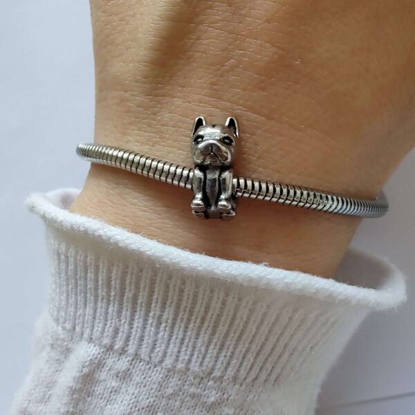 DCHA-15 Dije Charm Perro Bull Dog Pasante Acero Quirúrgico Plateado