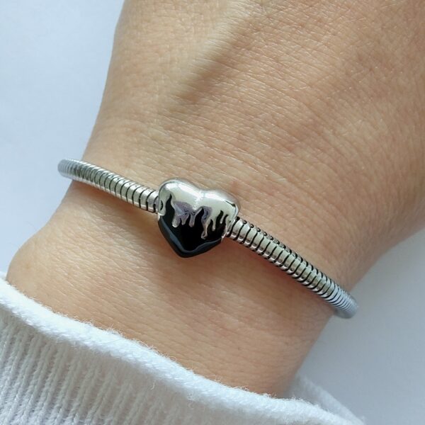 Dije Charm Corazon en Llamas Acero Quirúrgico Negro 2