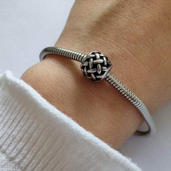 Dije Charm Dona Red Acero Quirúrgico 2