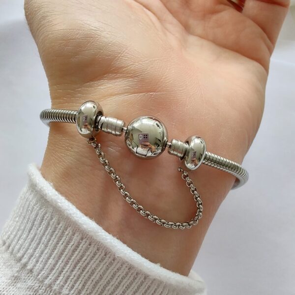 Dije Charm Dona Stopper Cadena Acero Quirúrgico Plateado