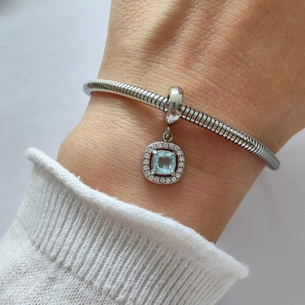 DCHA-35 Dije Charm Cristal Cuadrado Acero Quirúrgico Celeste