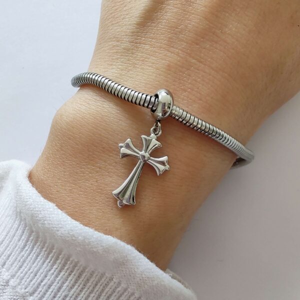 Dije Charm Cruz Acero Quirúrgico Plateado