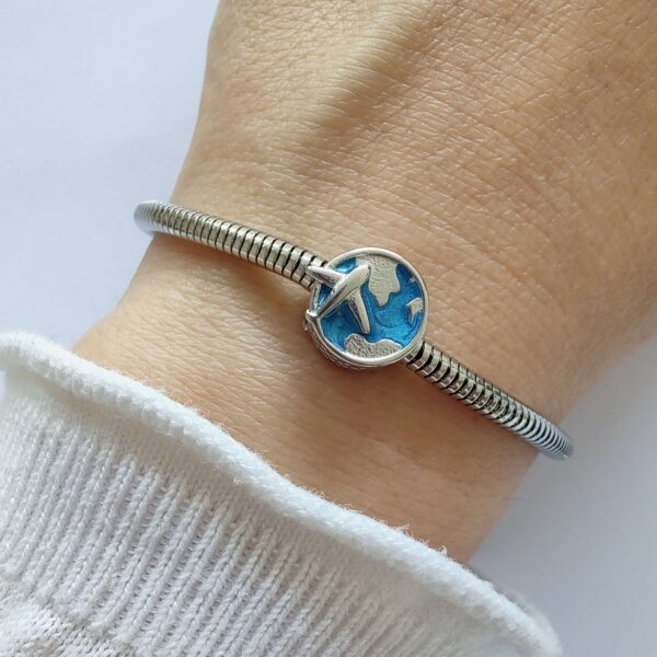 DCHA-60 Dije Charm Viajero Acero Quirúrgico Plateado