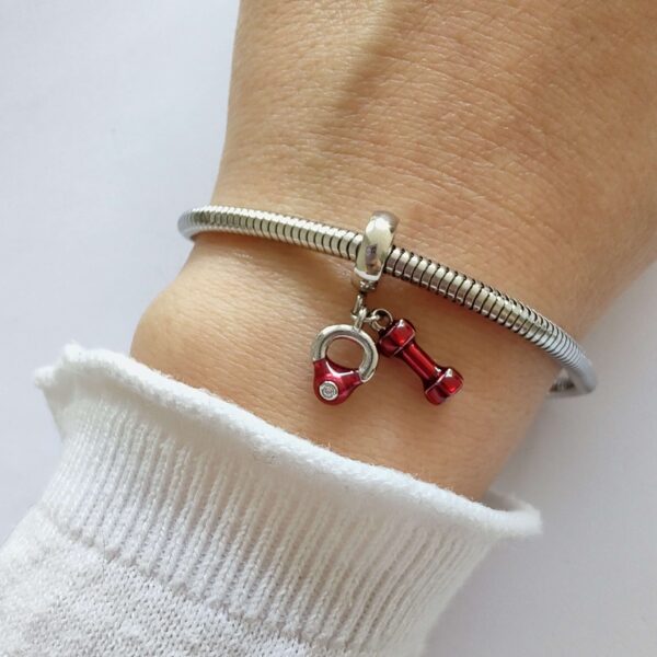 DCHA-69 Dije Charm Gym Mancuernas Acero Quirúrgico Rojo