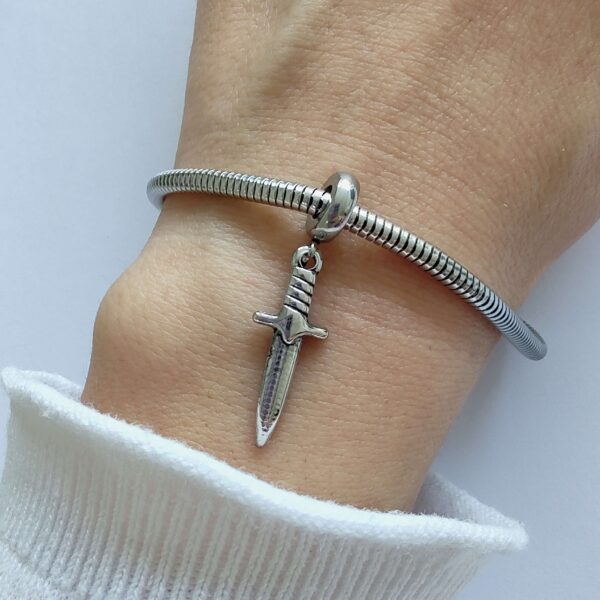 Dije Charm Daga Acero Quirúrgico Plateado